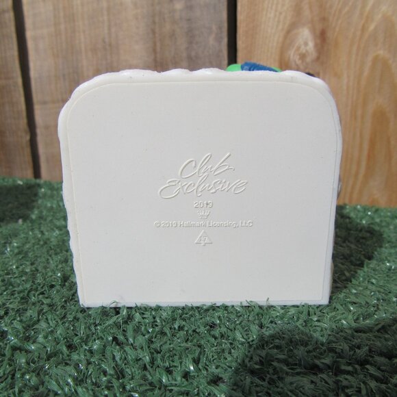 Hallmark Keepsake Christmas Window 2019 Christmas Ornament Club Exclusive - Picture 4 of 8